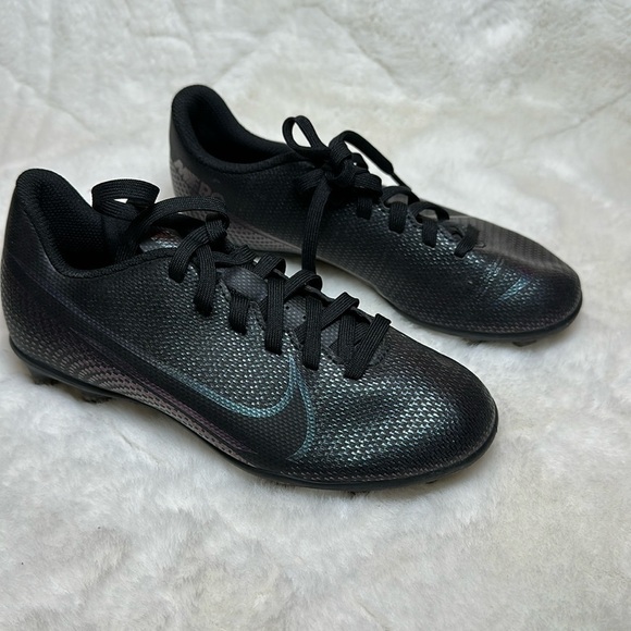Nike big kids size 1 Mercurial Vapor 13 - Picture 1 of 5